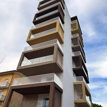 A Due Passi Dal Mare-cube Palace Appartamento