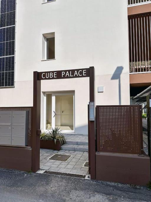 A Due Passi Dal Mare-cube Palace Apartment *